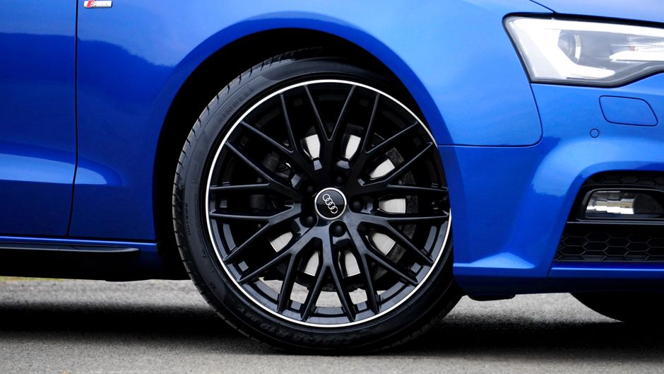 How to Buy Four Rims That Fit Your Car Correctly
